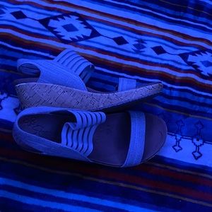 Sketchers wedges size 9 in woman’s